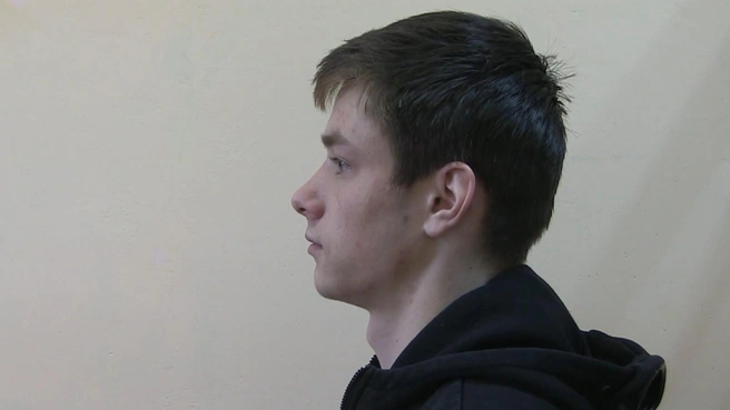 В Екатеринбурге поймали «Лермонтова», который утащил у пенсионерки деньги, отложенные на похороны Парень работал на мошенников, представлявшихся сотрудниками ФСБ | Источник: УМВД Екатеринбурга