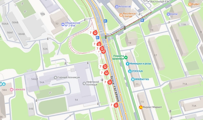 На бульваре Гагарина скопилась пробка из трамваев из-за сошедшего с рельсов вагона | Источник: «Яндекс Карты»