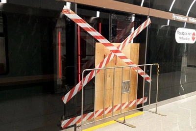 Как в Петербурге строили станции метро с двойными дверями
