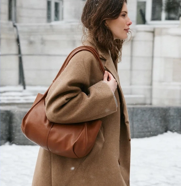 модные сумки, модные сумки 2025, модные женские сумки, модные сумки 2026, модные тренды женских сумок, какие сумки модные, стильные сумки, модные сумки зима 2025 2026, модные сумки зима 2026, модные сумки осень зима 2025, модные сумки зима 2025 | Источник: theDay/higgsfield