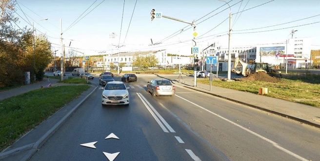 Вид на перекресток со стороны водителя троллейбуса (скрин от 2024-го) | Источник: «Яндекс.Карты»