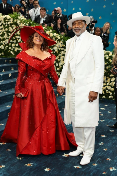 Дебби Аллен и Норм Никсон на Met Gala 2025 | Источник: Getty Images