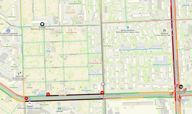 Машину «припарковали» прямо у перекрестка | Источник: 2GIS
