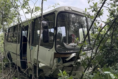 Автобус вылетел в кювет в Омской области: пострадала пенсионерка
