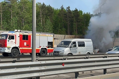 КАД встала колом из-за пожара на востоке Петербурга