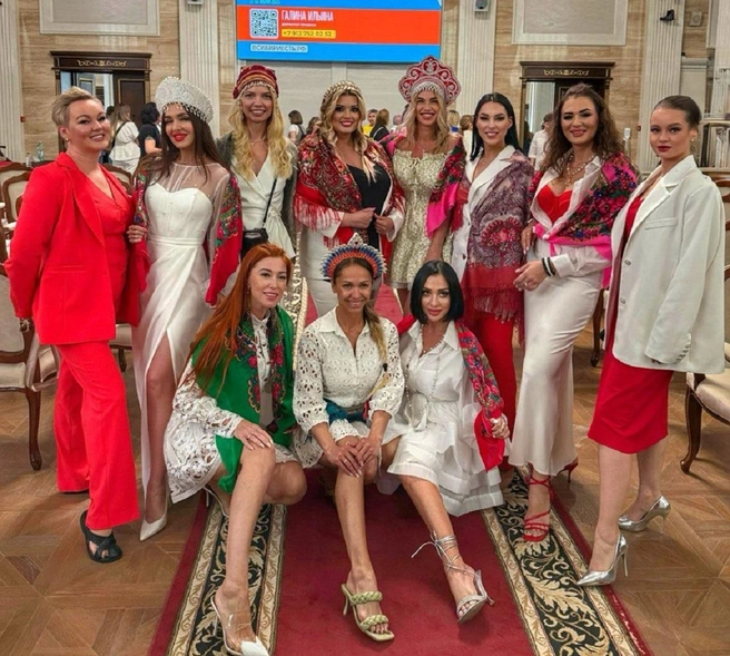 В списке «Фэшн группировки», помимо капитана, еще 14 человек: Вика Аршина, Алёна Кибаль, Катя Арестова, Светлана Бубникова, Любовь Выступкина, Маргарита Гейдо, Анастасия Глинская, Софья Ковалевская, Сабина Курбатова, Даша Мануйленкова, Маргарита Чугунова, Ольга Сергеева, Ксения Севостьянова и Татьяна Степахина | Источник: предоставило АНО «Гастроинкубатор»