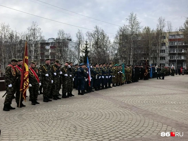 Колонны готовятся к построению и маршу | Источник: Анастасия Шевякова / 86.RU