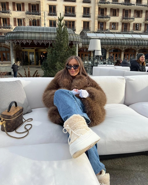 Источник: @emmaleger