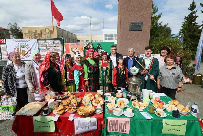В Аргаяше чествовали супружеские пары, проводили творческие мастер-классы и сдавали ГТО | Источник: пресс-служба Правительства Челябинской области