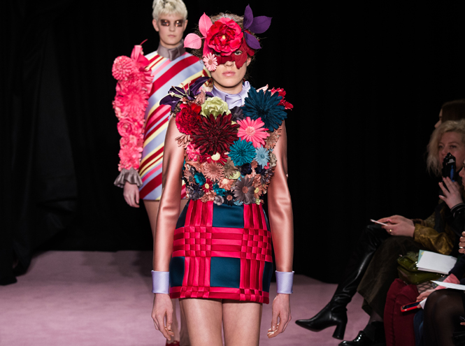 Фото №8 - Вальс цветов: Viktor & Rolf Haute Couture SS18