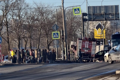 Авария с пожарной на Софийской улице в Петербурге