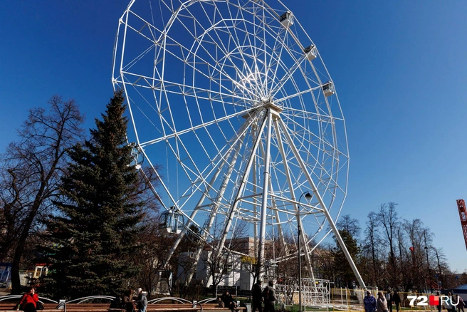 Новое колесо обозрения намного больше. Сейчас оно находится на реконструкции | Источник: Ирина Шарова / 72.RU
