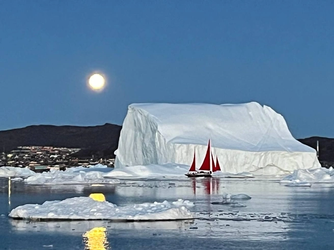 Айсберги — достопримечательность Гренландии | Источник: Дмитрий Старцев