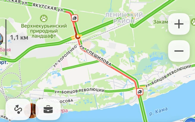 Перед кольцевой развилкой столкнулись ещё две машин | Источник: yandex / maps