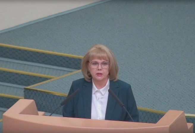 Трехлетний бюджет представляла министр финансов региона Ирина Бегинина | Источник: Саратовская областная дума / Rutube.ru