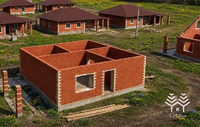 Коттеджный поселок расположен всего в 7 минутах езды от Челябинска  | Источник: коттеджный поселок «ЁЛКИно»