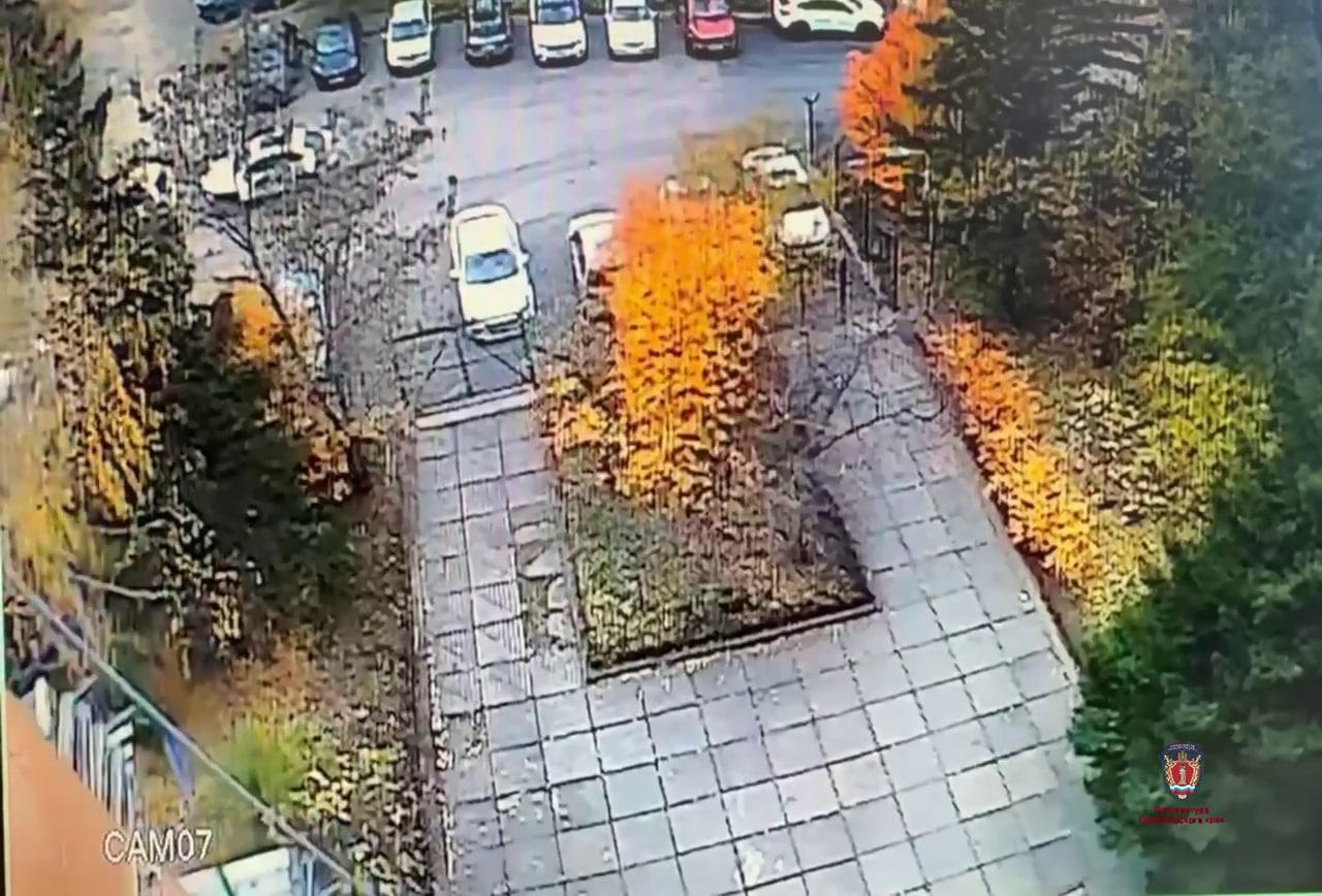 Прокуратура показала видео обрушения строительных лесов на Свободном и рассказала о погибшем