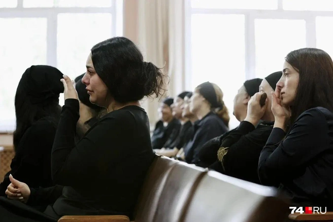 Родственницы убитого парня на заседание пришли в черном  | Источник: Наталья Лапцевич