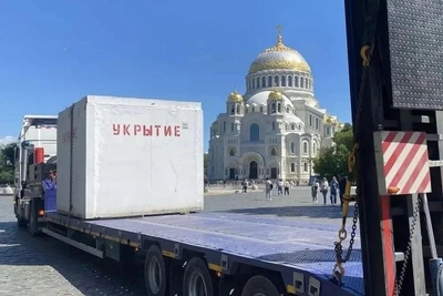 В Кронштадте установили бетонные укрытия от дронов