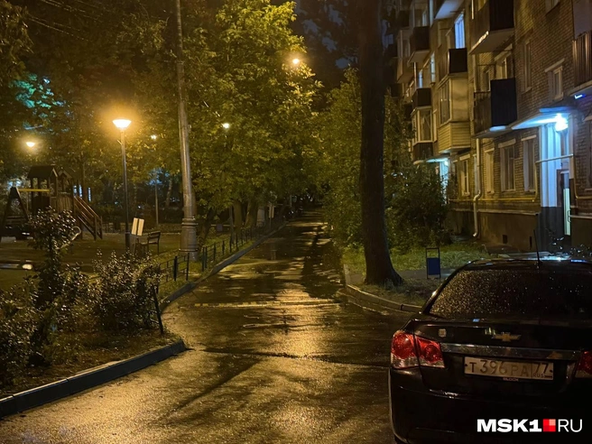 Еще один кадр мокрой улицы | Источник: читатель MSK1.RU