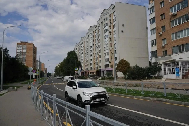 В будущем на участке отремонтируют подъездные пути, въезды во дворы, тротуары, а также высадят крупномерные деревья | Источник: Вячеслав Федорищев / МАХ