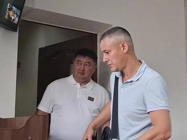 Потерпевший от блогера Рашид Карсаков в зале суда | Источник: читатели V1.RU