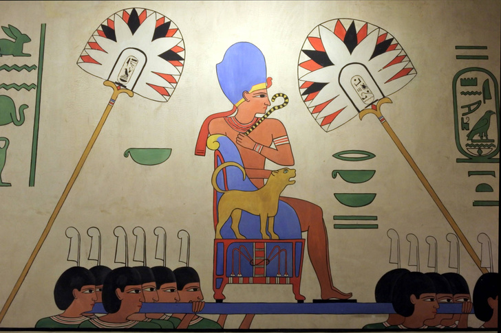 В Древнем Египте синий цвет считался божественным.