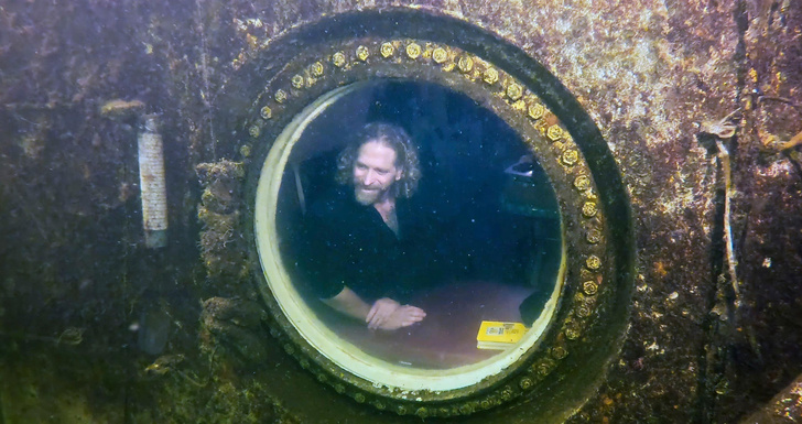 Дольше всех под водой: как упрямый Доктор Глубокое Море побил рекорд одинокой жизни на дне