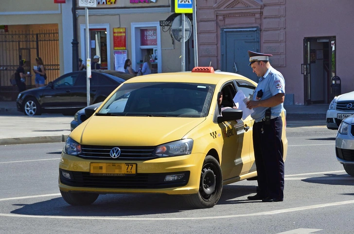 Черная «Лада» будет через 28 минут: сколько водителей уйдут из профессии после закона о локализации такси | Источник: Ovchinnikova Irina via Shutterstock/Fotodom.ru