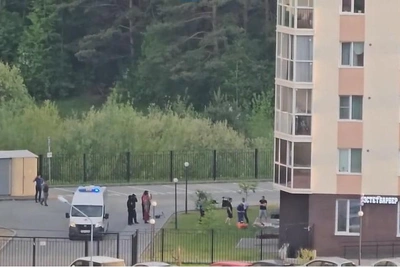 Тело мужчины нашли под окнами 17-этажки в Кировском районе