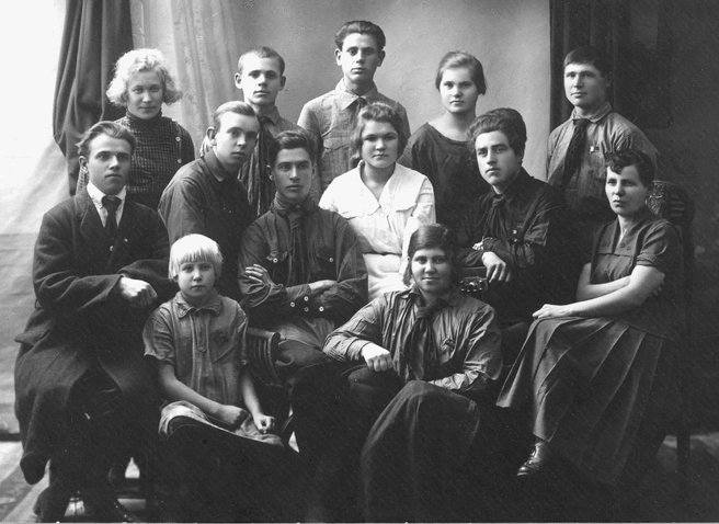 Руководители базы 4, 17, 9 и 23-го отрядов юных пионеров Самары. 1925 год | Источник: фотофонд Самарского госархива социально-политической истории