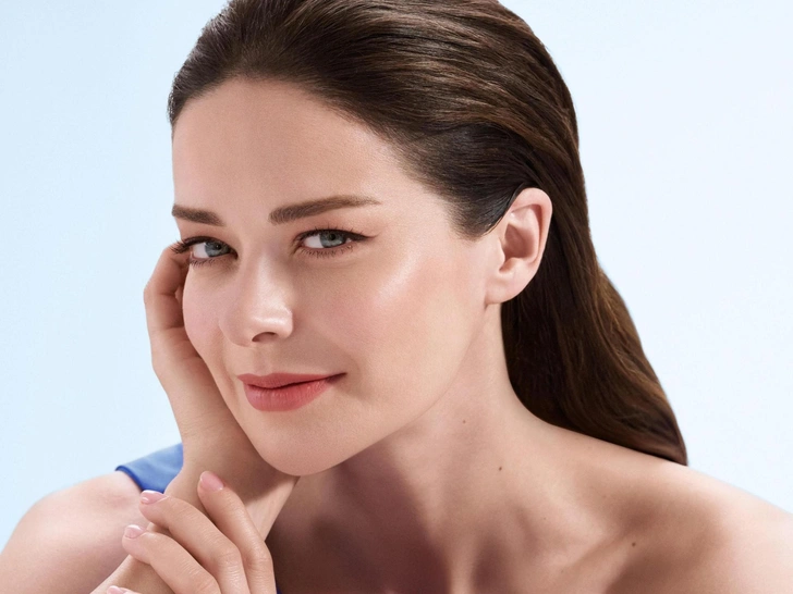 «Главная роль — быть собой»: Марина Александрова о честной красоте и своем союзе с брендом Librederm | marieclaire.ru