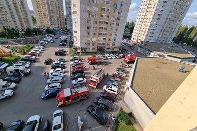 Из горящей высотки в Воронеже спасли человека