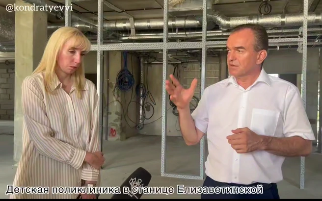 Кондратьев и Минькова на стройке поликлиники в августе 2025 года  | Источник: kondratyevvi / T.me