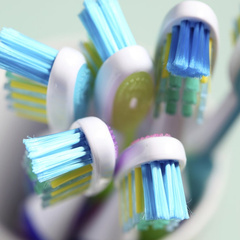 Электрическая — лучше? 7 опасных заблуждений о зубных щетках