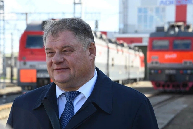 Валинский, теперь бывший замглавы РЖД, возглавит Университет путей сообщения в Петербурге. Он был барабанщиком Цоя | Источник: официальный новостной канал РЖД «Телеграмма РЖД»