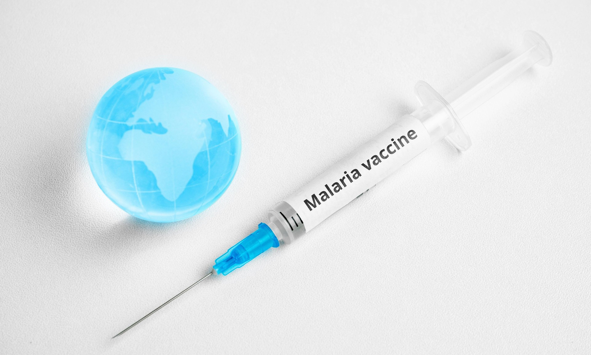 Одобрена первая в мире вакцина от малярии