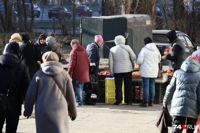 В конце ноября тут бойко шла торговля фруктами | Источник: Наталья Лапцевич