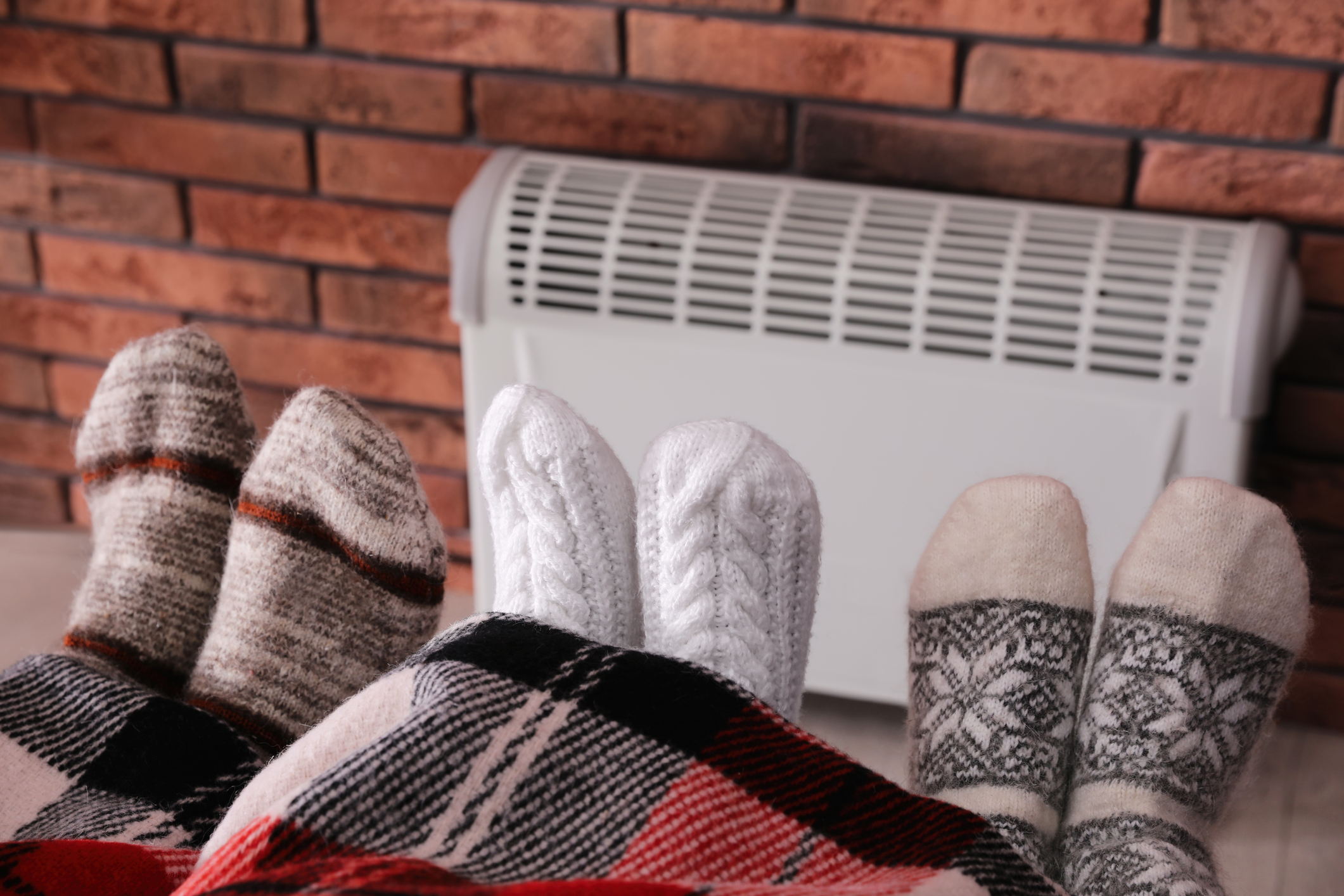 Холодные ноги: почему у взрослого холодные ноги при температуре и без и что делать в этих случаях