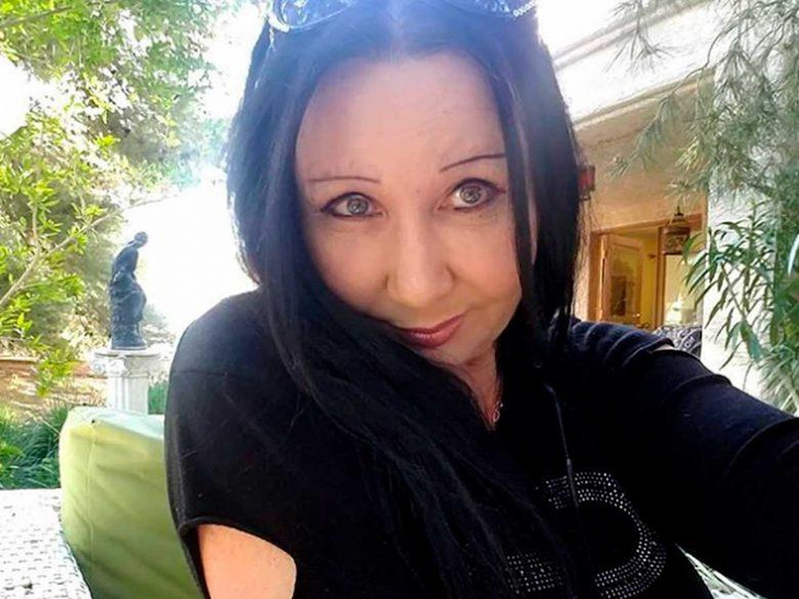 «Люди плачут, а сзади целовашки-зажимашки»: экс-вокалистка «Ласкового мая» осудила поведение вдовы Шатунова