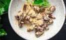 Правильное питание: рецепт куриной печени в сливочном соусе с грибами