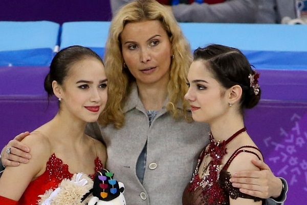 Этери Тутберидзе с Алиной Загитовой и Евгенией Медведевой