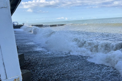 Сочи: штормовое предупреждение продлено до 10 января