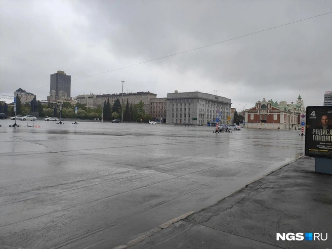 С самого утра на месте работали полицейские | Источник: Нина Раневская / NGS.RU