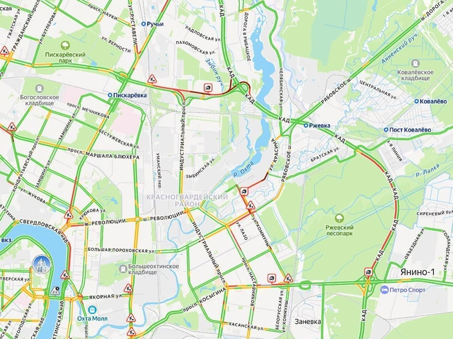 Наиболее плотные заторы, согласно картам, возникли из-за ДТП и дорожных работ | Источник: Яндекс.Карты