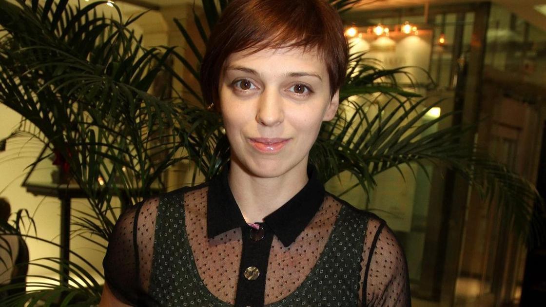Как сегодня выглядит звезда сериала «Не родись красивой» Нелли Уварова