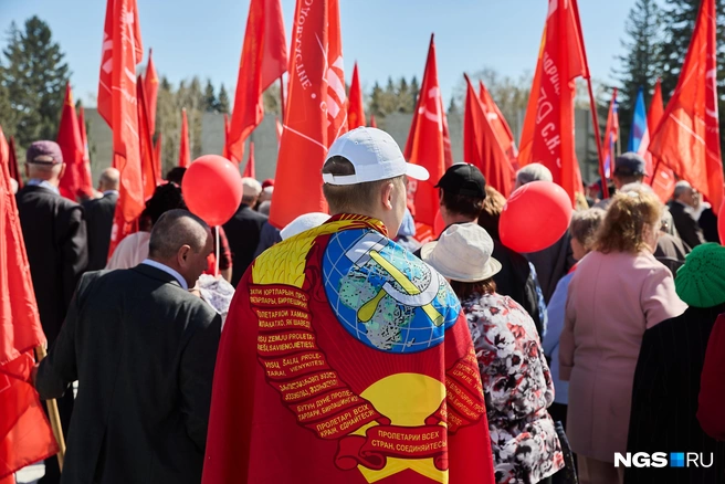 Призыв на гербе СССР гласит о соединении пролетариев всех стран | Источник: Александр Ощепков / NGS.RU
