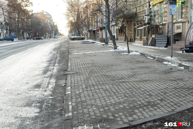 Сегодня парковочные места пустуют | Источник: Евгений Вдовин / 161.RU