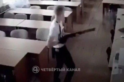 Школьник устроил стрельбу на Урале, педагог спасла учеников