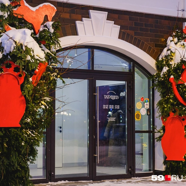 У входа можно сделать фото | Источник: Тимофей Калмаков / 59.RU